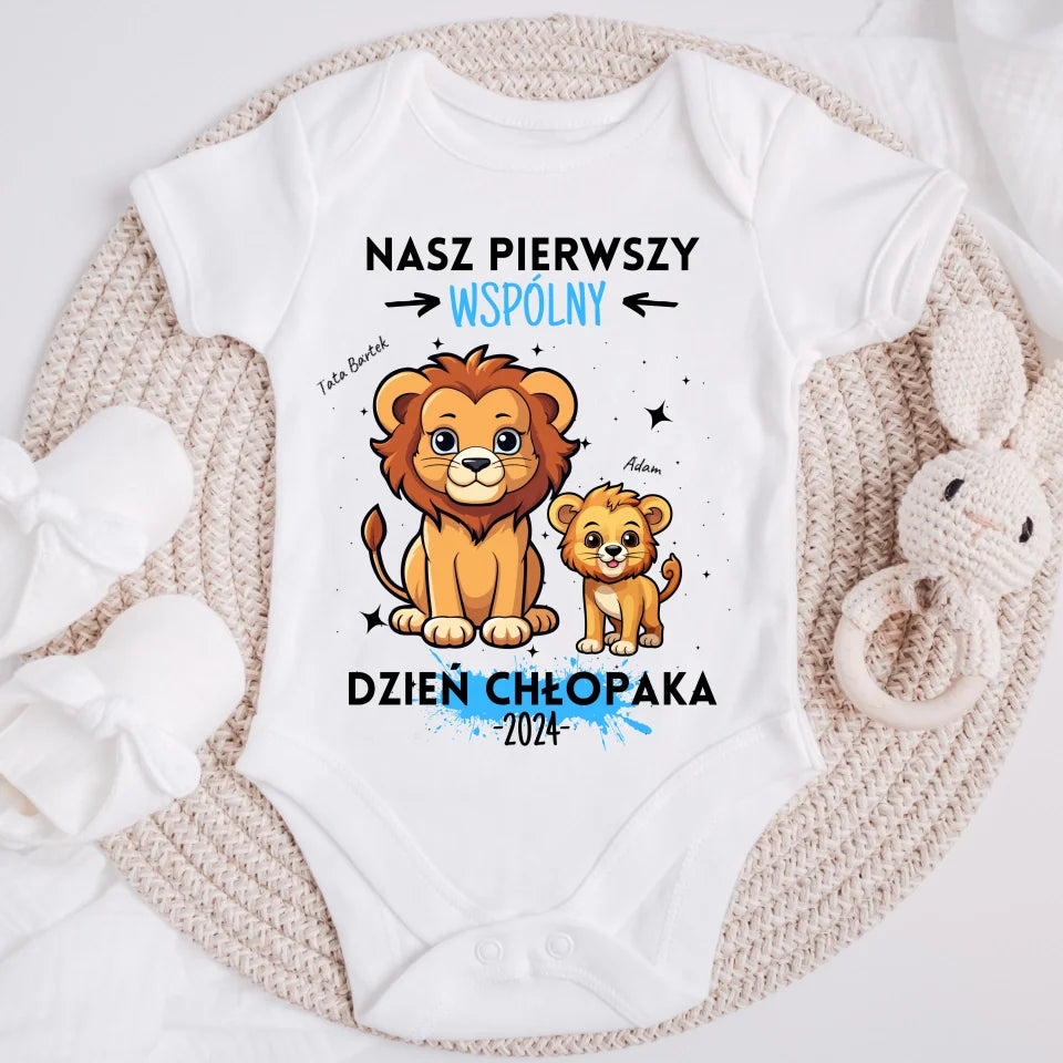 Koszulka ze wzorem nasz pierwszy wspólny dzień chłopaka - Prezent na dzień chłopaka - Personalizowana #1334