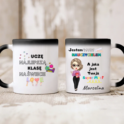 Kubek personalizowany dla nauczyciela UCZĘ NAJLEPSZĄ KLASĘ NA ŚWIECIE. JESTEM NAUCZYCIELEM, A JAKA JEST TWOJA SUPER MOC? | motyw z nauczycielką #15