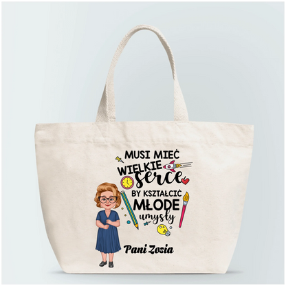 Torba personalizowana dla nauczycielki MUSI MIEĆ WIELKIE SERCE | motyw szkolny #402