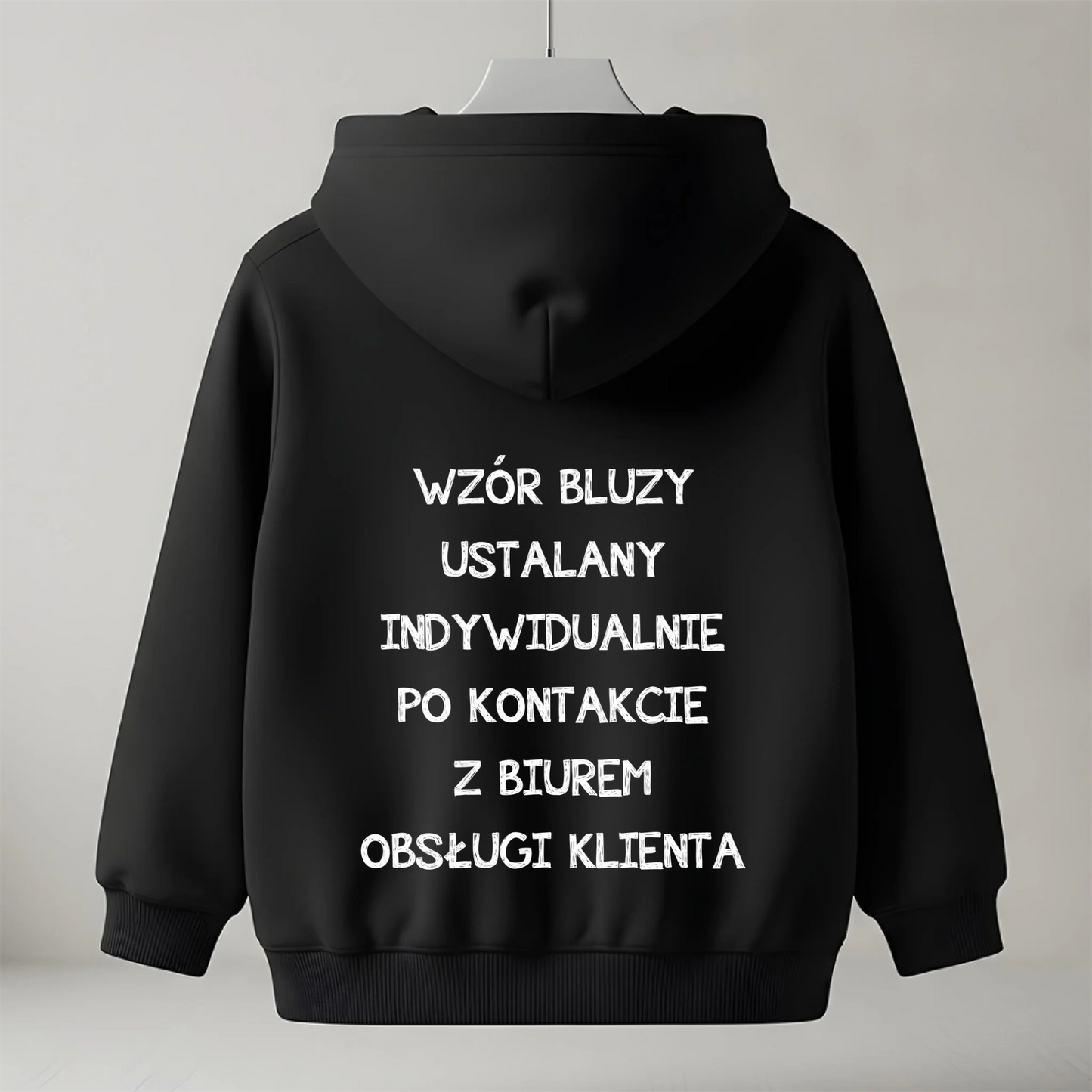 freepik_edit_stwrz-mackup-bluzy-dzicicej-czarnej-z-kapturem-blu