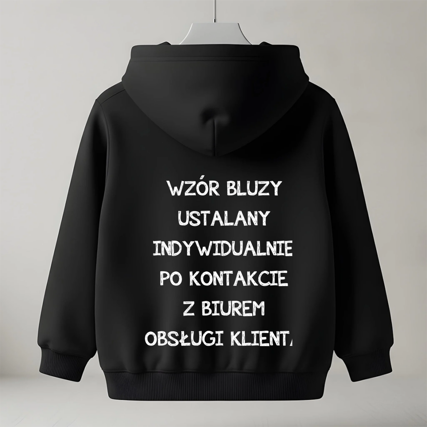 freepik_edit_stwrz-mackup-bluzy-dzicicej-czarnej-z-kapturem-blu