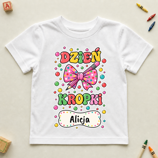 Koszulka na dzień kropki do przedszkola/szkoły - Personalizowana #701220 — mockup cmt3688r528kwo92kt2j0d0me