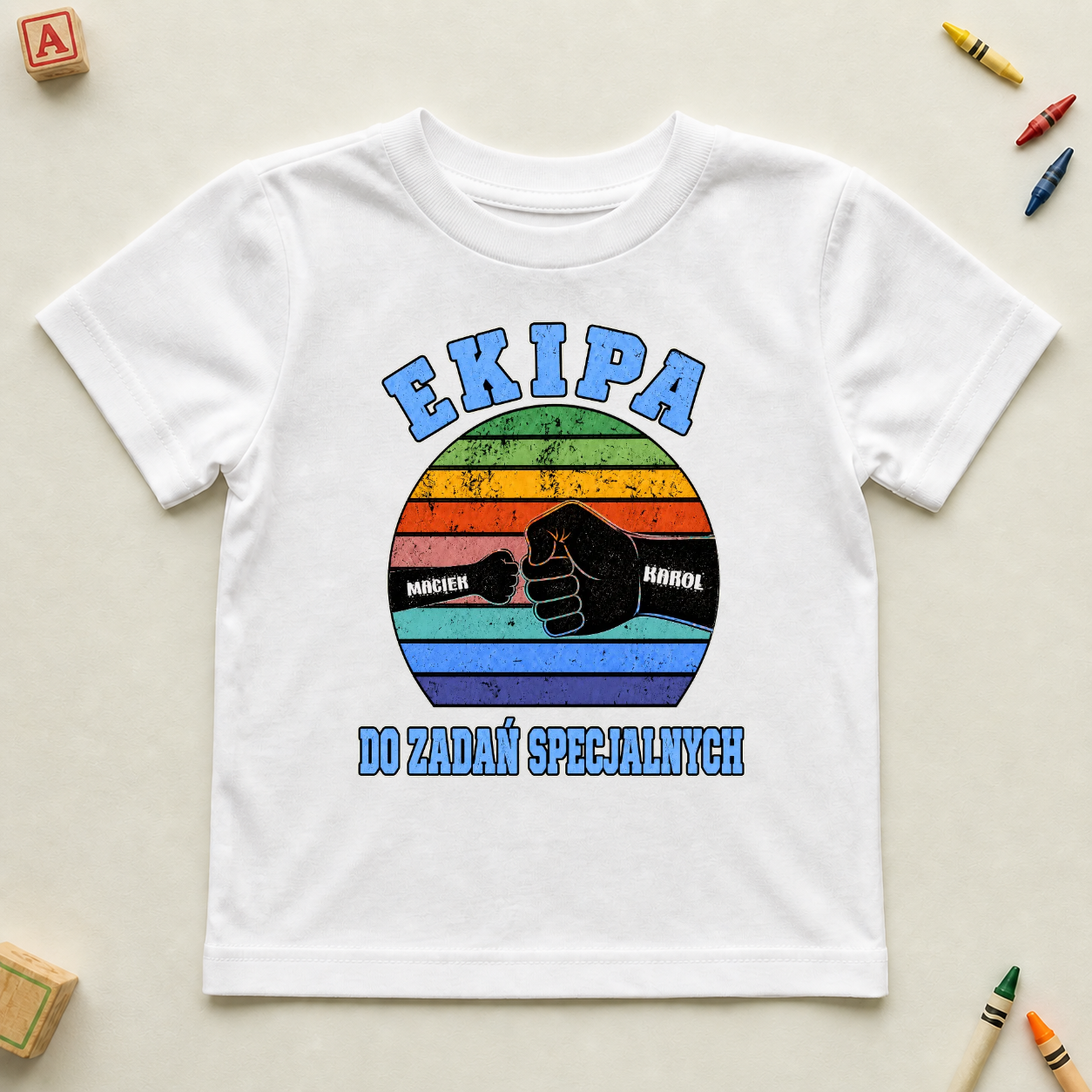 Koszulka na dzień chłopaka - "Ekipa Do Zadań Specjalnych" - Personalizowana #18221 — mockup cmtmz7a0a0cwlo82kyc896erf