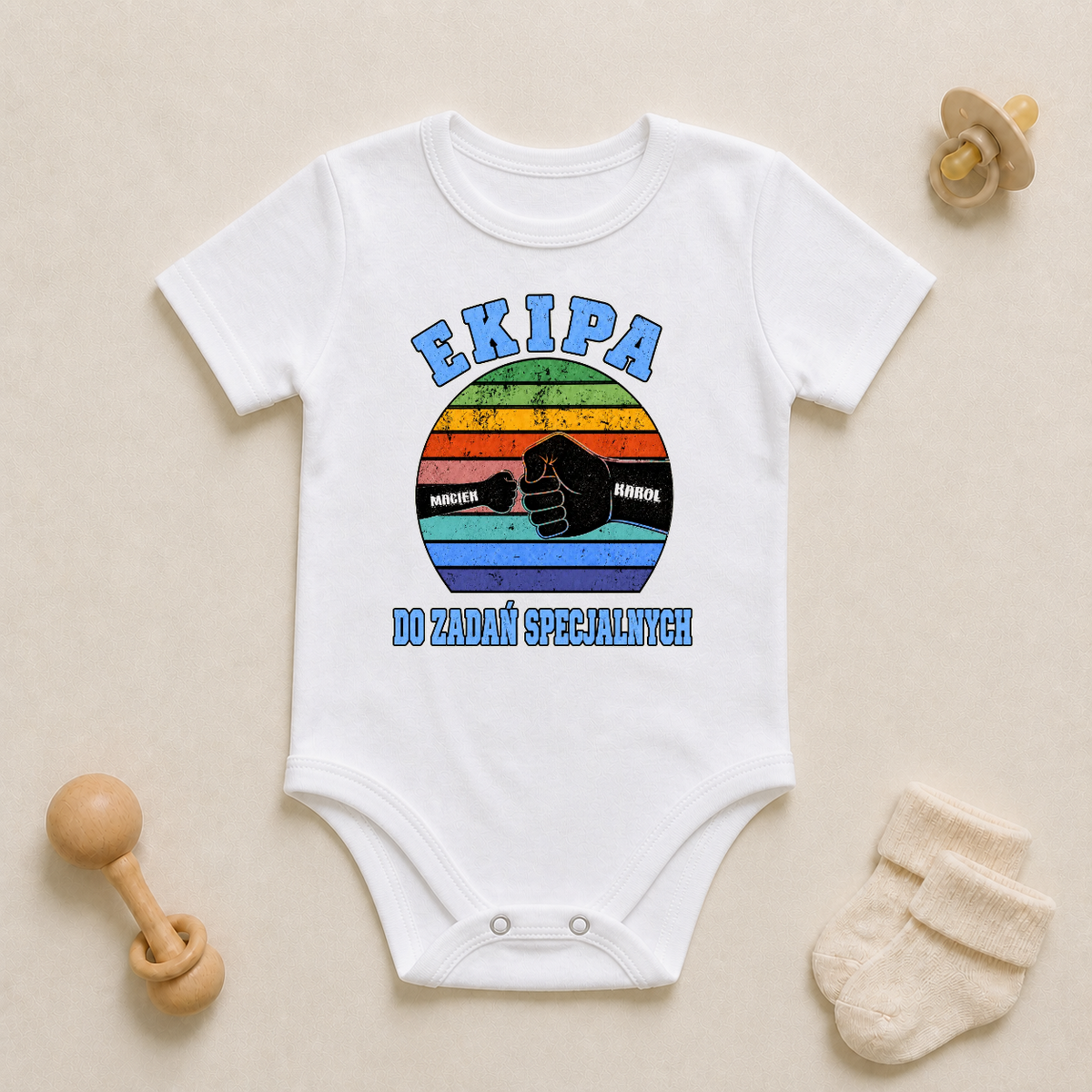 Koszulka na dzień chłopaka - "Ekipa Do Zadań Specjalnych" - Personalizowana #18221 — mockup cmtmz88t30e0oo82k6ft5f7ya