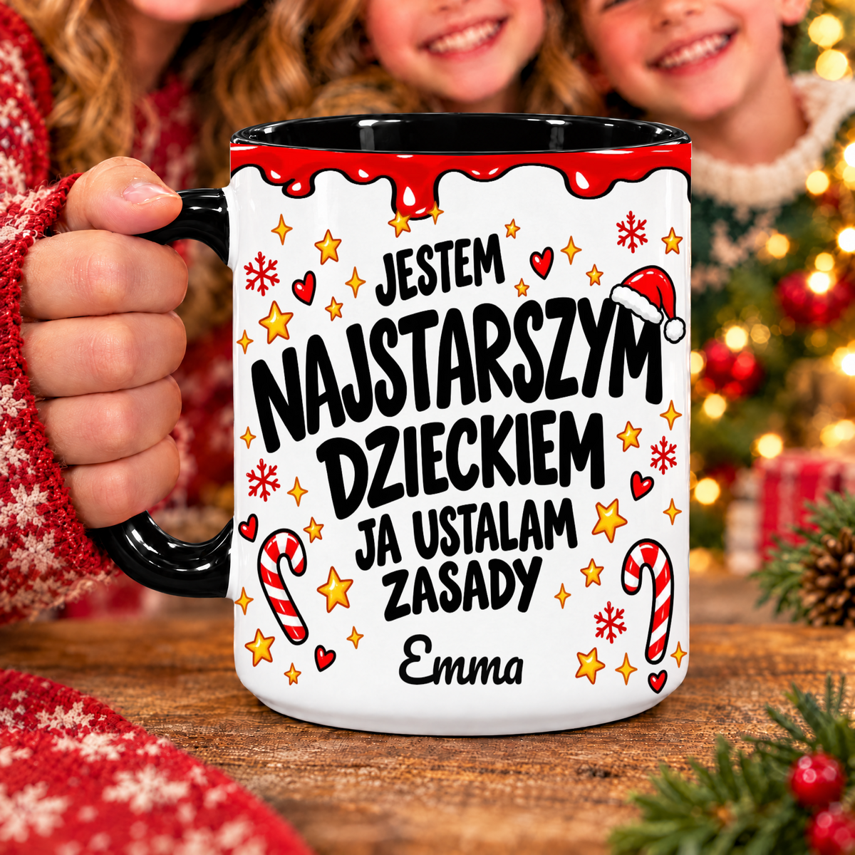 Kubek świąteczny z imieniem – Rodzinne zasady #58364 [PC-MOCKUP:cmvuzt7l60000s0tlocledo46:8291383f34af193a349b8ac1:8291383f34af193a349b8ac12541146bab8a48da81777a328eebdf4032e64adc]