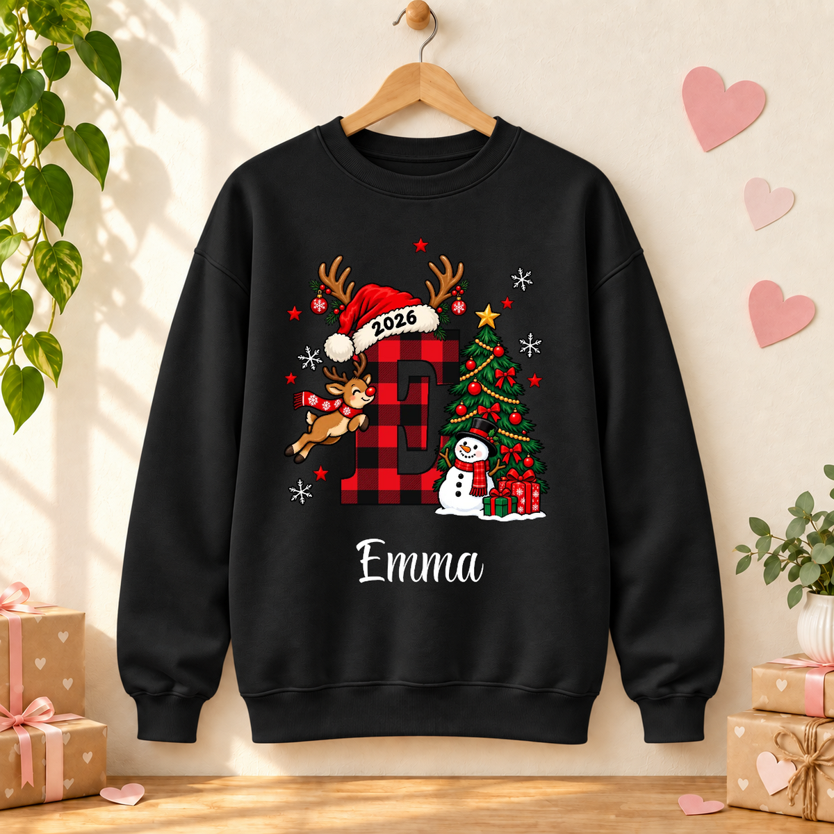 Świąteczne bluzy rodzinne z inicjałem i imieniem #8472610 [PC-MOCKUP:cmvv9rgab0000thncun2vwhxz:916a8f5af3f23ecdcc4300e2:916a8f5af3f23ecdcc4300e2f2ca464bc906e6373b95a4b343e08c62436f3acc]