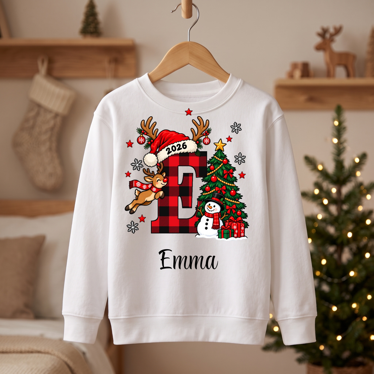 Świąteczne bluzy rodzinne z inicjałem i imieniem #8472610 [PC-MOCKUP:cmvv9rgab0000thncun2vwhxz:48d731fb7e8e14631e28c529:48d731fb7e8e14631e28c5296fd6f9333a8de5d655dd3064d5818a8c2c823fb4]