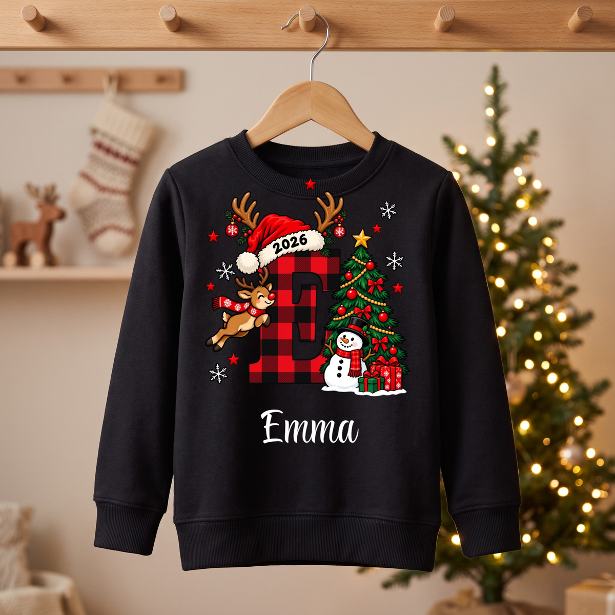 Świąteczne bluzy rodzinne z inicjałem i imieniem #8472610 [PC-MOCKUP:cmvv9rgab0000thncun2vwhxz:a5d31691106ba49f6bf832f8:a5d31691106ba49f6bf832f8fe06a3a80f8d7e67d1f679f46d49880ac987e87f]